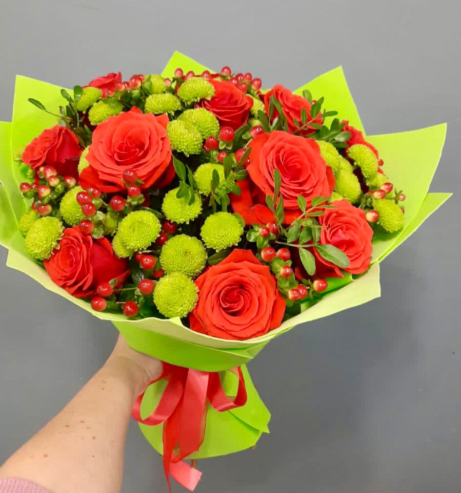 Букет цветов из: Хризантемы и Розы в Николиной Балке