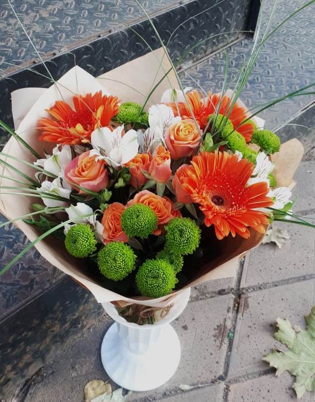 Букет цветов из: Герберы, Хризантемы, Альстромерии и Розы в Николиной Балке