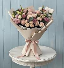 Букет цветов из:  Розы и Лизиантусы в Николиной Балке