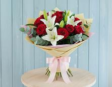 Букет цветов из:  Лилии и Розы в Николиной Балке