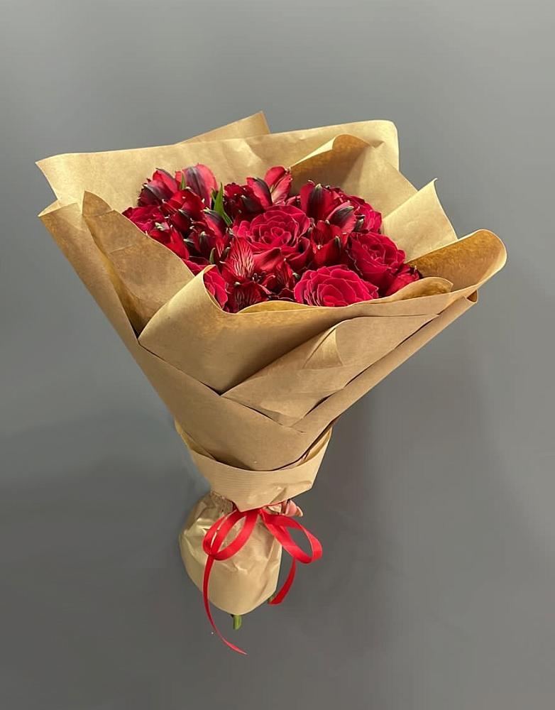 Букет цветов из: Альстромерии и Розы в Николиной Балке