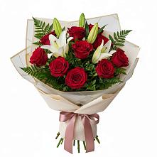 Букет цветов из:  Лилии и Розы в Николиной Балке