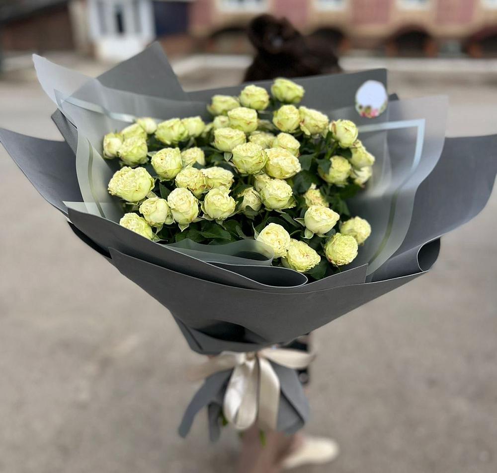Белые кустовые розы Солинеро в Николиной Балке Букет Белые кустовые розы Солинеро в Николиной Балке
