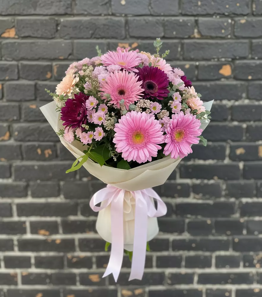 Букет цветов из: Герберы и Хризантемы в Николиной Балке