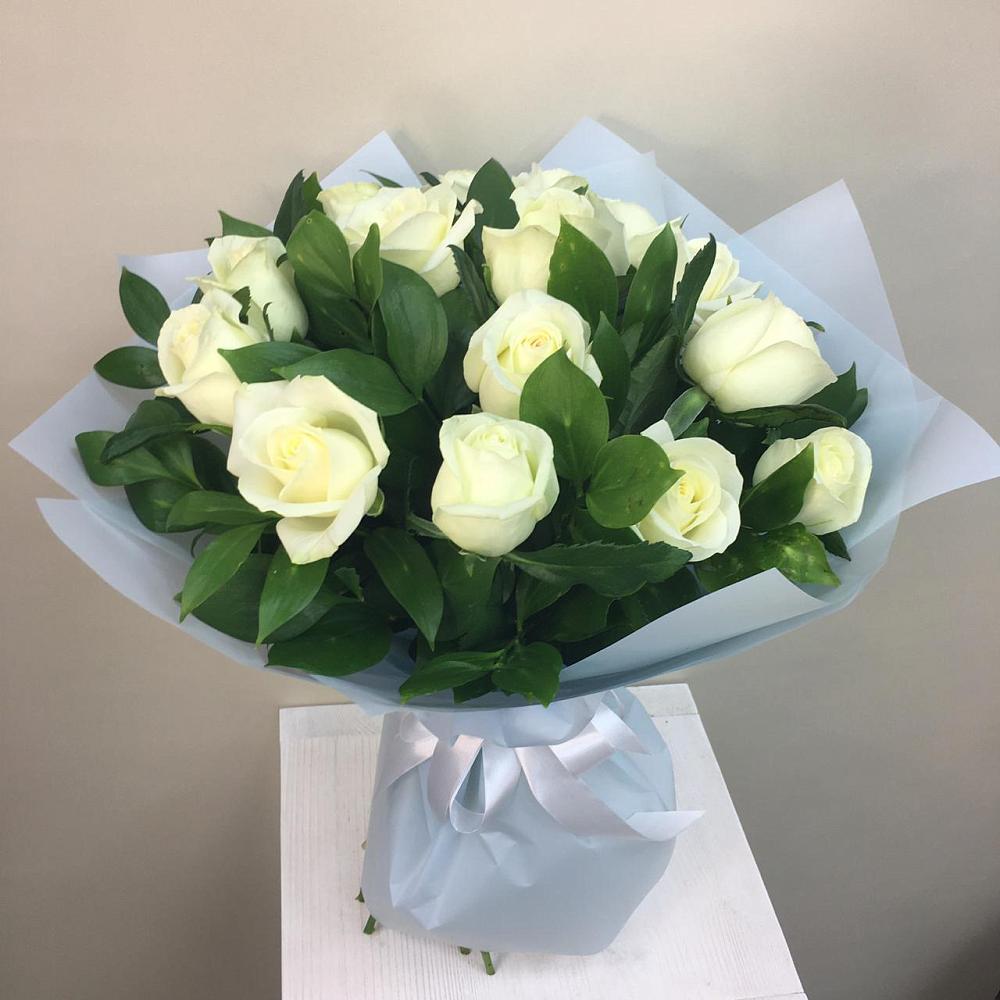 Букет 15 Белых роз Проуд в Николиной Балке