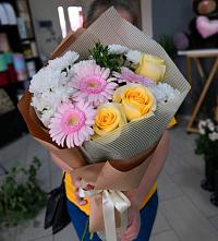 Букет цветов из:  Герберы, Розы и Хризантемы в Николиной Балке