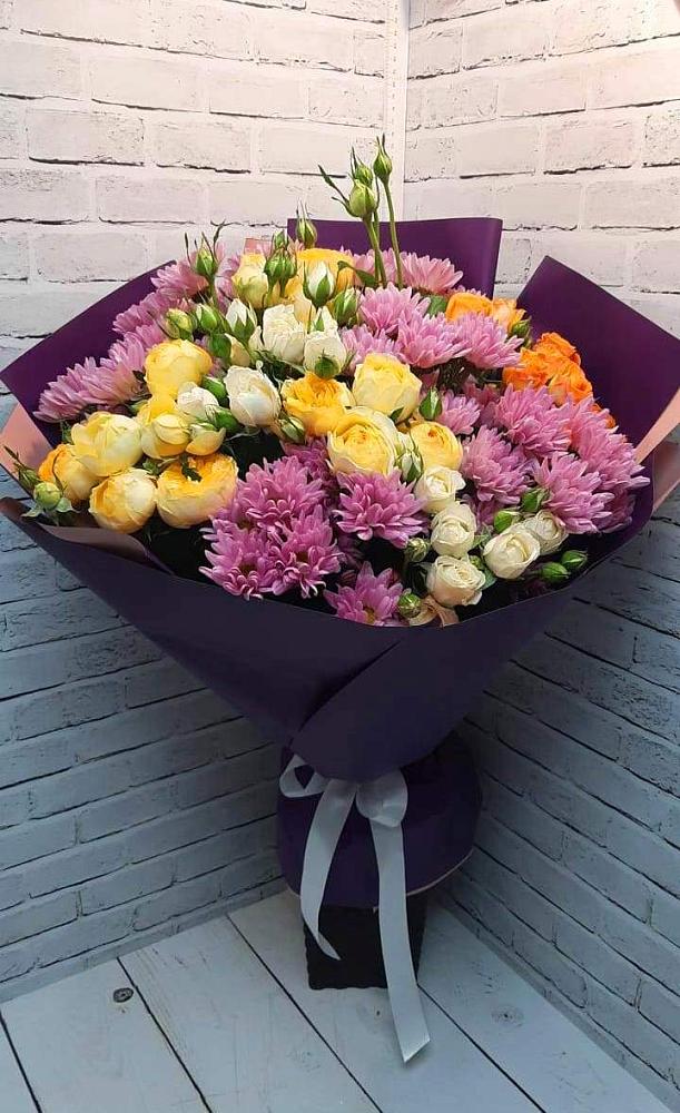 Букет цветов из: Хризантемы и Розы в Николиной Балке
