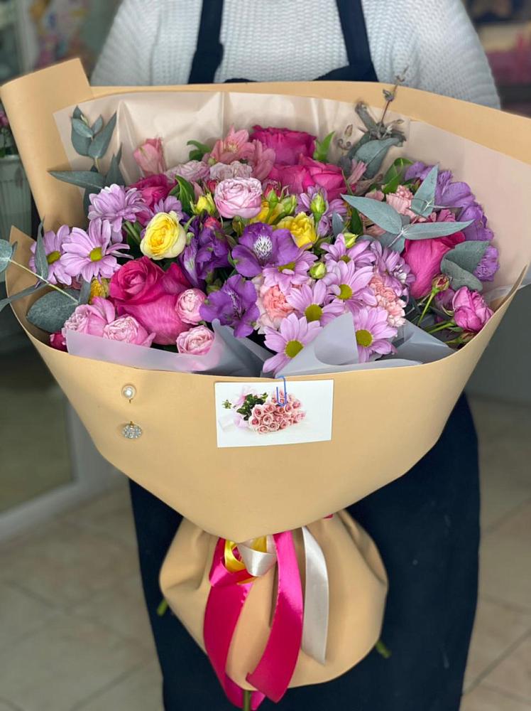 Букет цветов из: Хризантемы, Гвоздики и Альстромерии в Николиной Балке