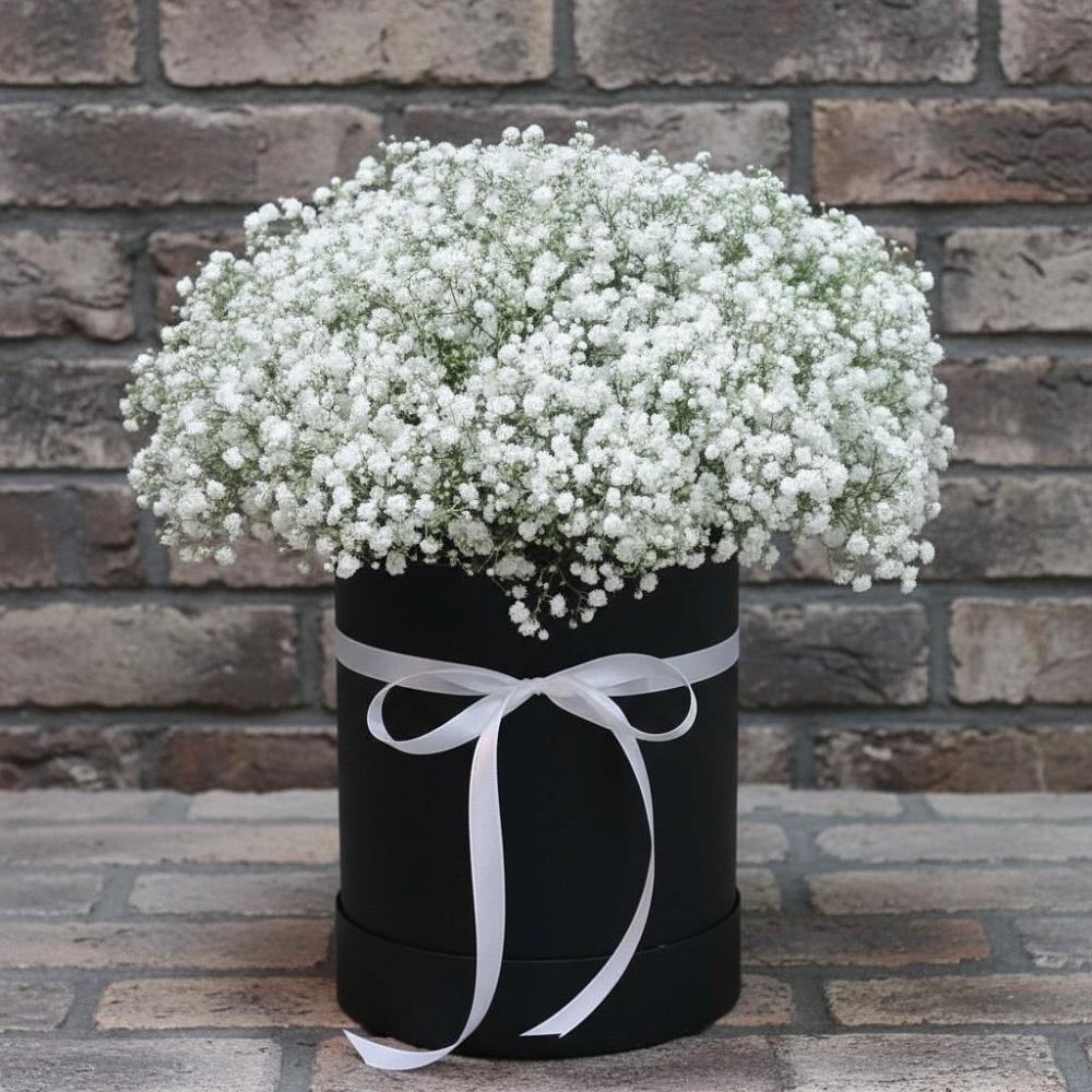 Цветочная композиция из Гипсофила в шляпной коробке в Николиной Балке