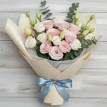 Букет цветов из:  Лизиантусы в Николиной Балке