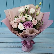 Букет цветов из:  Розы и Лизиантусы в Николиной Балке