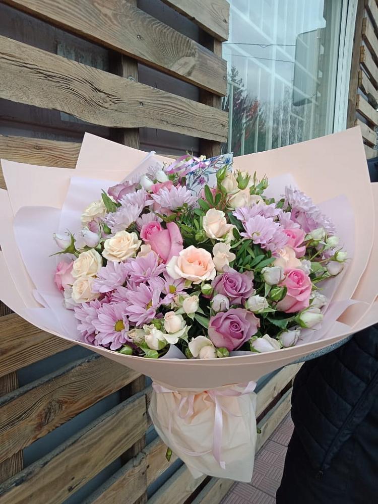 Букет цветов из: Розы и Хризантемы в Николиной Балке