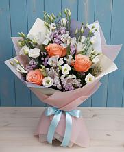 Букет цветов из:  Лизиантусы, Розы, Альстромерии и Гипсофила в Николиной Балке