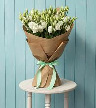 Букет цветов из:  Лизиантусы в Николиной Балке