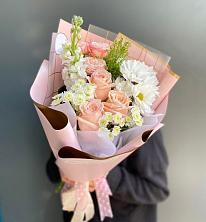 Букет цветов из:  Хризантемы и Розы в Николиной Балке