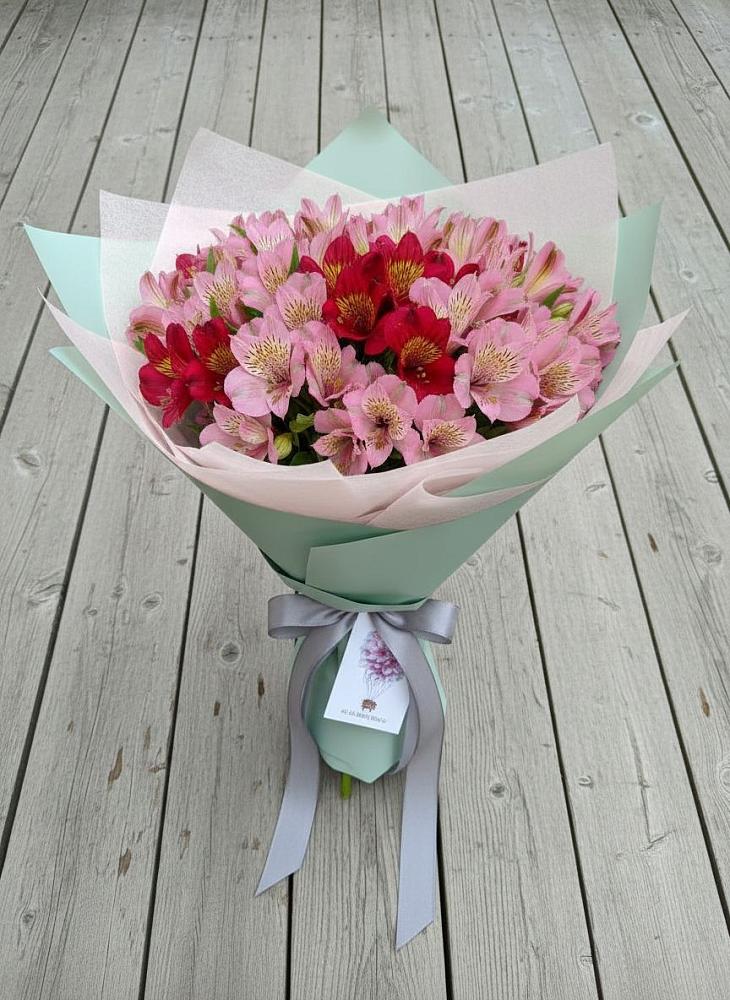 Букет цветов из: Альстромерии в Николиной Балке