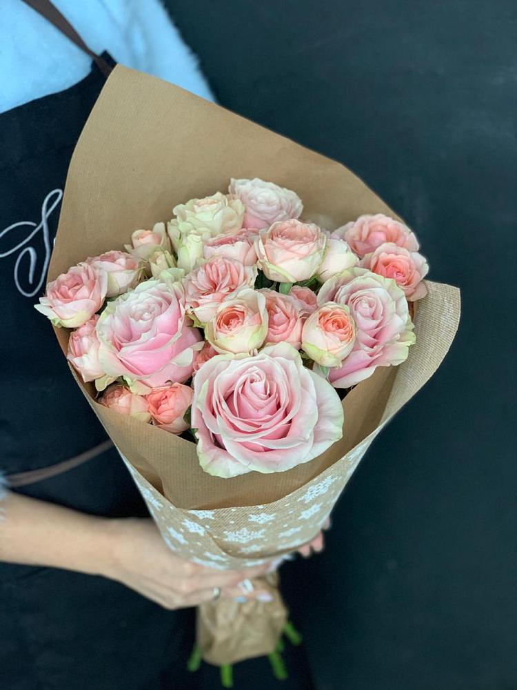 Букет цветов из: Хризантемы и Розы в Николиной Балке