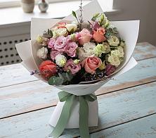 Букет цветов из:  Розы, Лизиантусы и Гвоздики в Николиной Балке