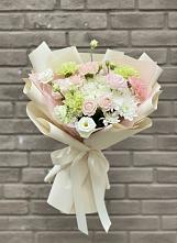 Букет цветов из:  Гвоздики, Розы, Лизиантусы и Хризантемы в Николиной Балке