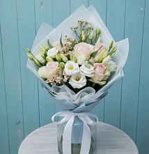 Букет цветов из:  Розы и Лизиантусы в Николиной Балке