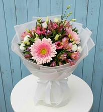 Букет цветов из:  Герберы, Альстромерии и Лизиантусы в Николиной Балке