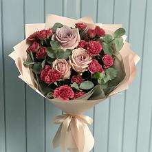 Букет цветов из:  Гвоздики и Розы в Николиной Балке