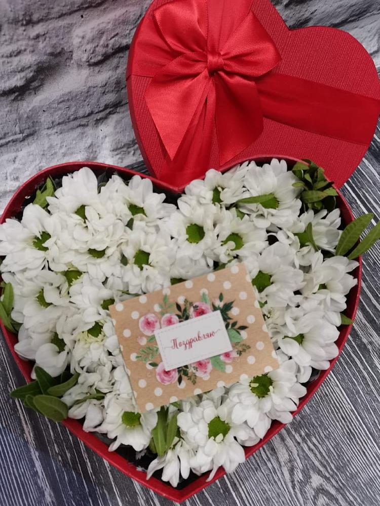 Цветочная композиция из Хризантемы в виде сердца в Николиной Балке