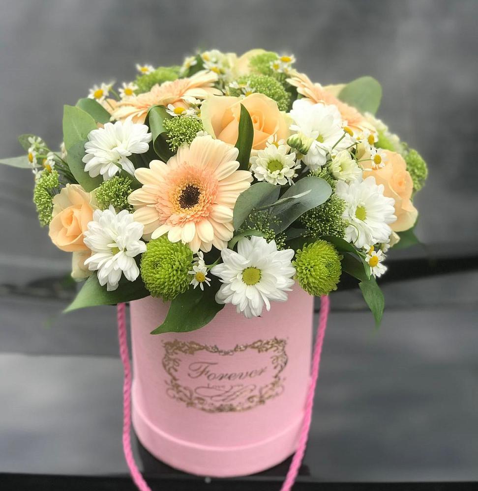 Цветочная композиция из Розы, Герберы и Хризантемы в шляпной коробке в Николиной Балке