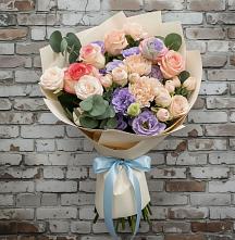 Букет цветов из:  Розы, Лизиантусы и Гвоздики в Николиной Балке