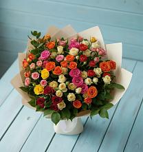 Букет Микс из разноцветных кустовых роз в Николиной Балке