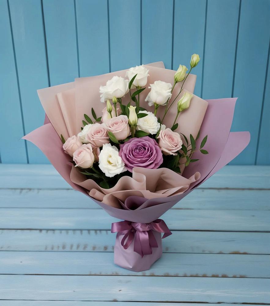 Букет цветов из: Розы и Лизиантусы в Николиной Балке