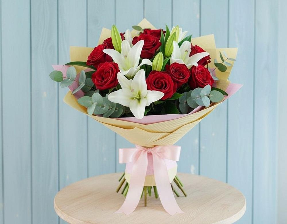 Букет цветов из: Лилии и Розы в Николиной Балке